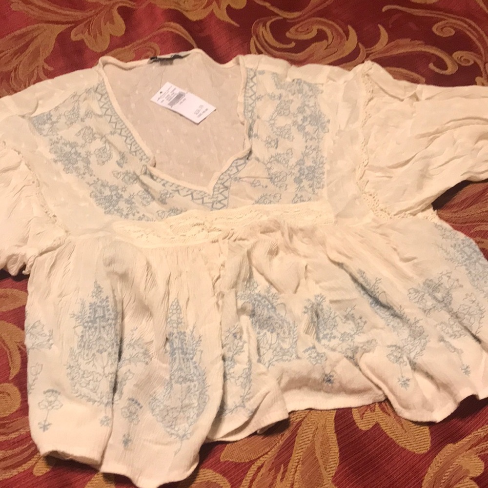 AE White xs top